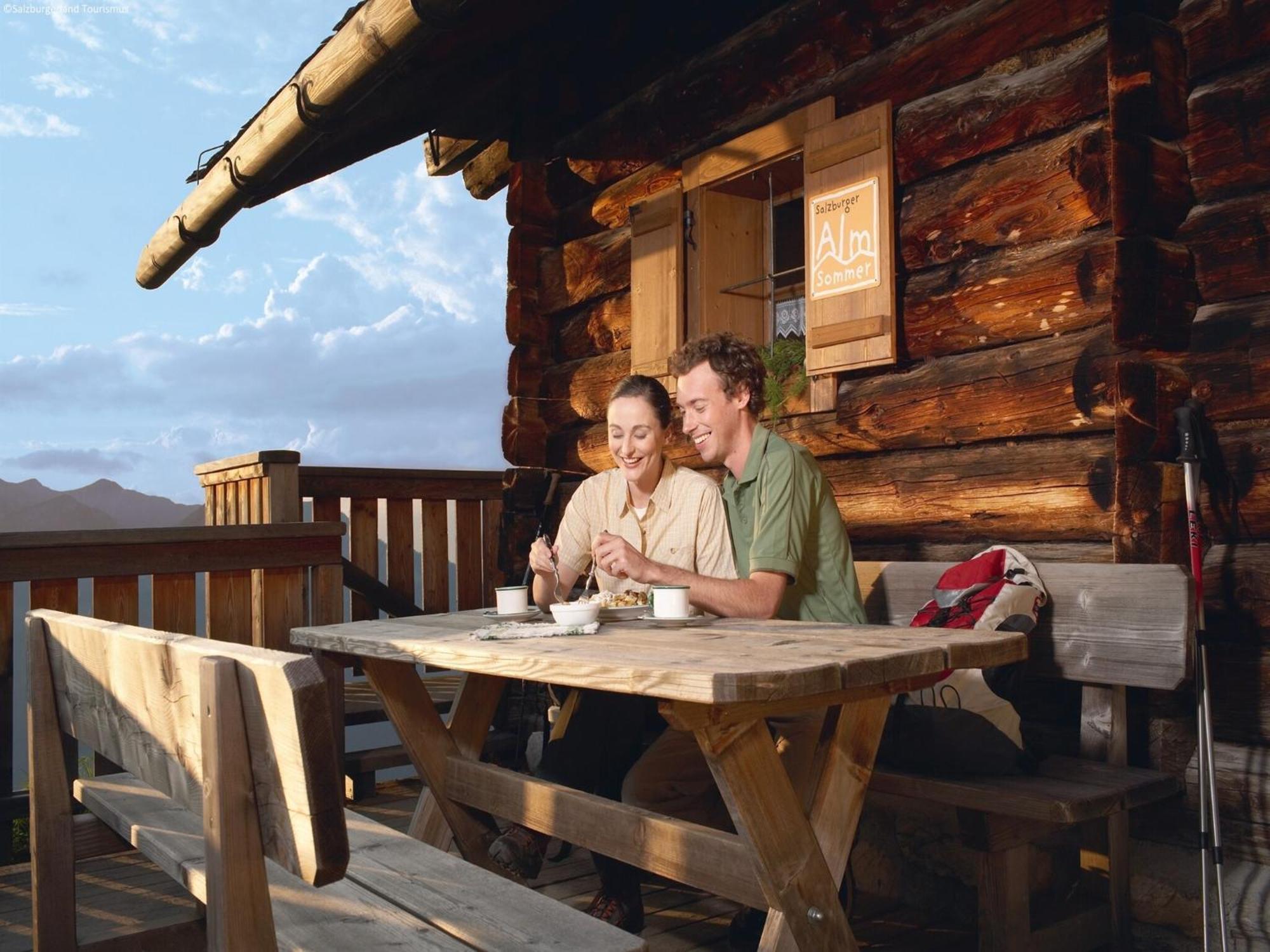Modern Chalet with Sauna near Ski Area in Salzburg Saalbach Exterior foto